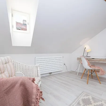 公寓 Picturesque In Lesser Town With Lovely Terrace *